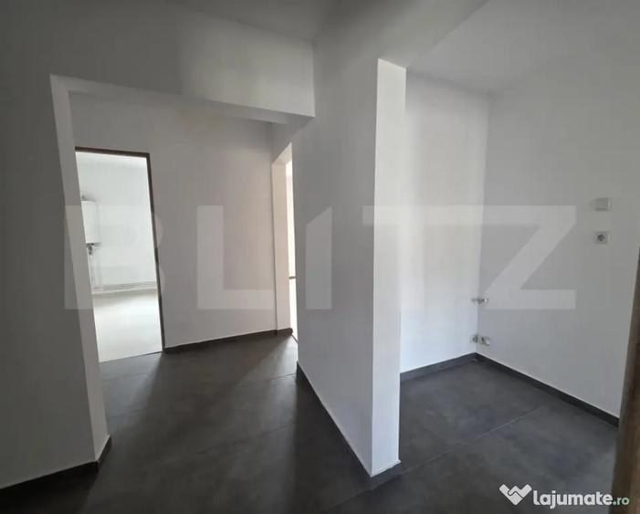 Apartament cu 3 camere decomandat în Micro 16