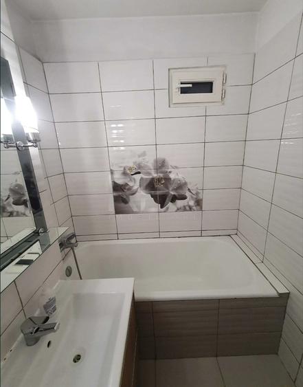 Apartament cu 3 camere decomandat, mobilat în Drumul Taberei