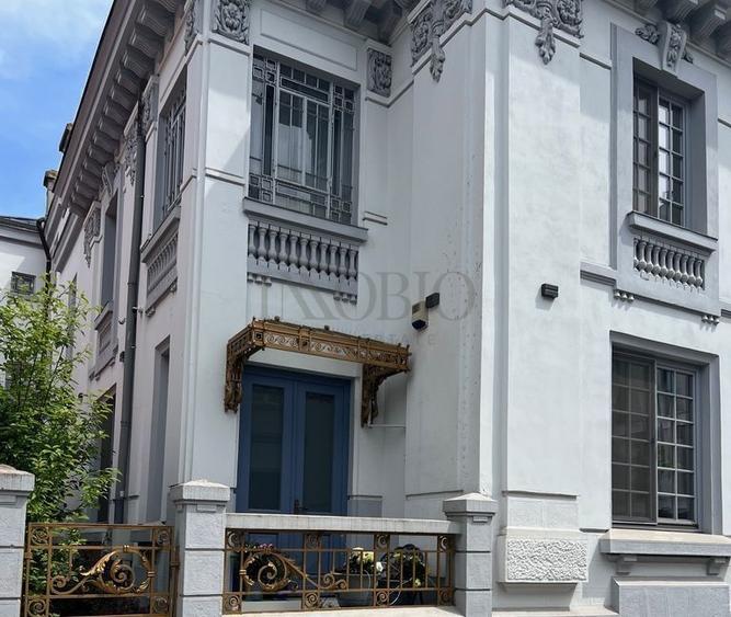 Casă individuală cu 6 camere cu Canalizare în Dorobanți