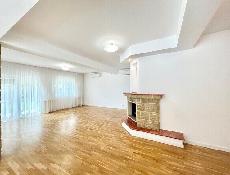Casă individuală cu 8 camere cu Piscina în Iancu Nicolae