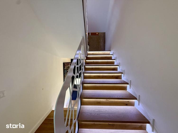 Casă cu 7 camere cu Teren 466 Mp în Central