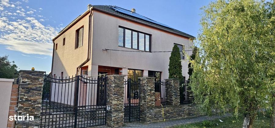 Casă cu 4 camere cu Teren 1380 Mp în Central