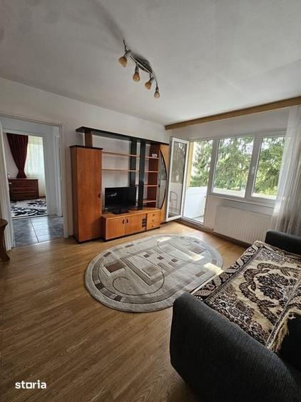 Apartament cu 3 camere semidecomandat în Astra