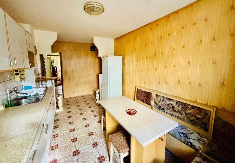 Apartament cu 3 camere decomandat în Vitrometan