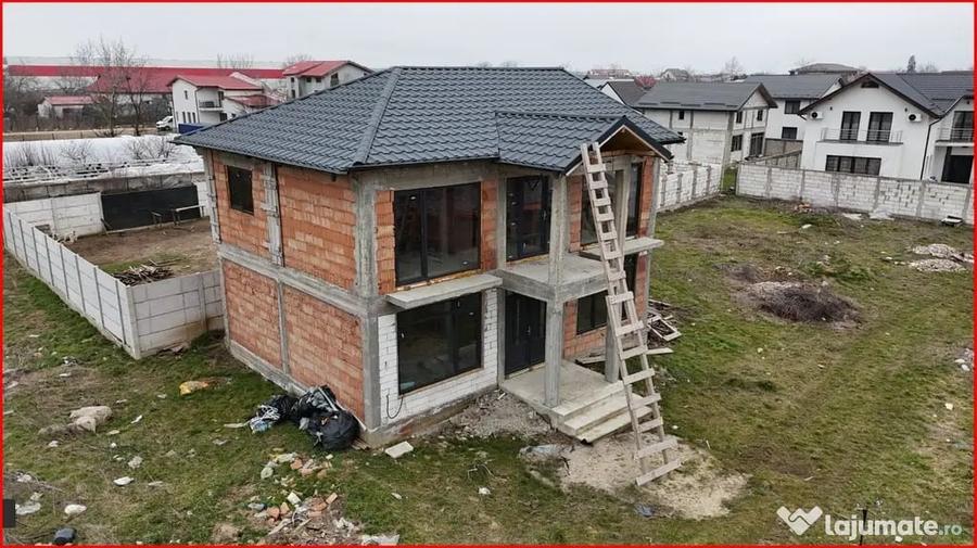 Casă cu 5 camere cu Teren 242 Mp în Ștefăneștii de Jos