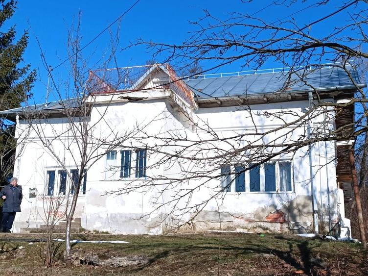 Casă cu 5 camere cu Teren 5950 Mp în Nord