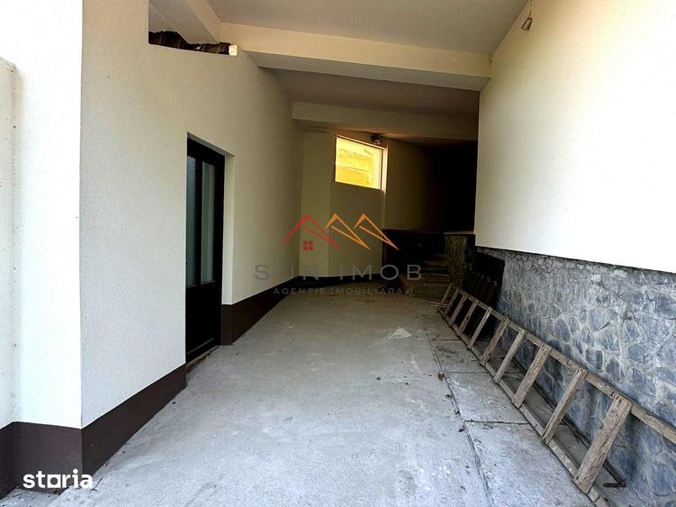 Casă cu 5 camere decomandat cu Teren 304 Mp în Poiana