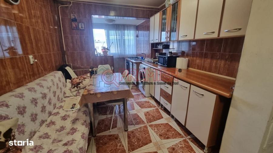 Apartament cu 3 camere, mobilat în Central