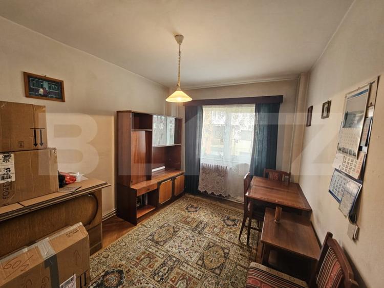 Apartament cu 4 camere decomandat în Central