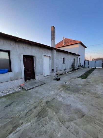 Casă individuală cu 5 camere cu Canalizare în Vânători