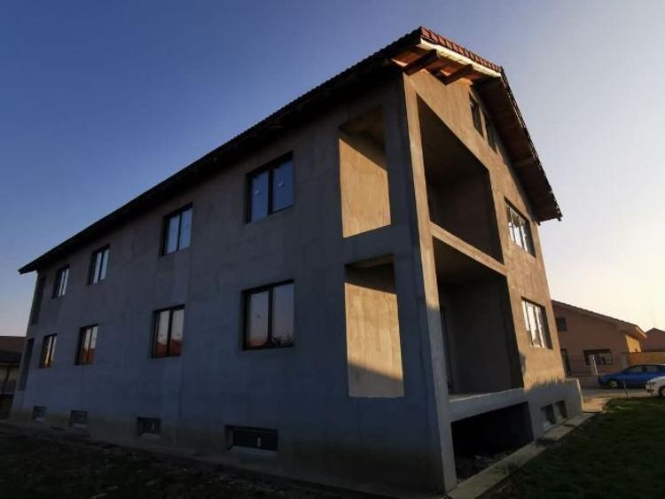 Casă individuală cu 6 camere cu Teren 400 Mp în Episcopia Bihorului