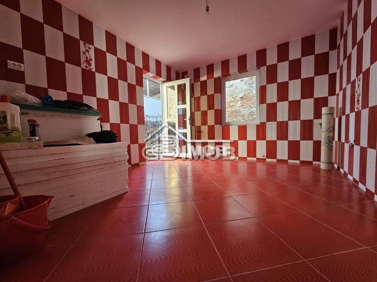 Casă cu 2 camere cu Canalizare în Central