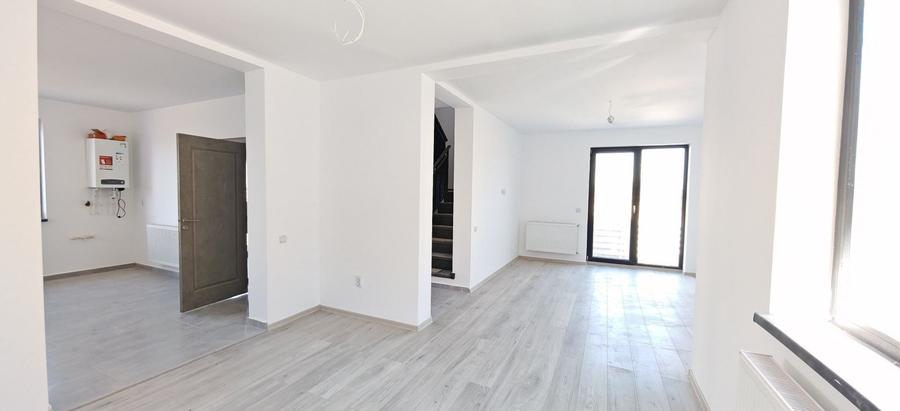 Duplex cu 4 camere cu Canalizare în Tărlungeni