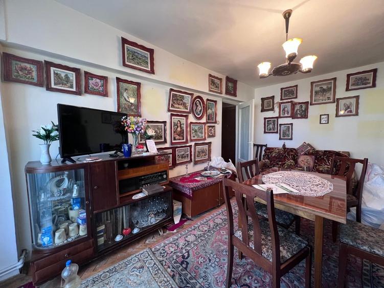 Apartament cu 2 camere decomandat în Decebal