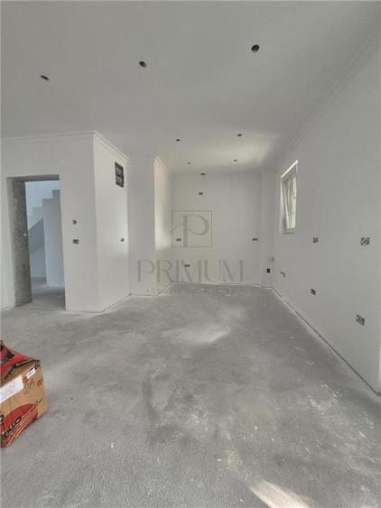 Duplex cu 4 camere cu Canalizare în Ghiroda