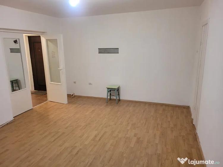 Garsonieră decomandată în Dimitrie Cantemir