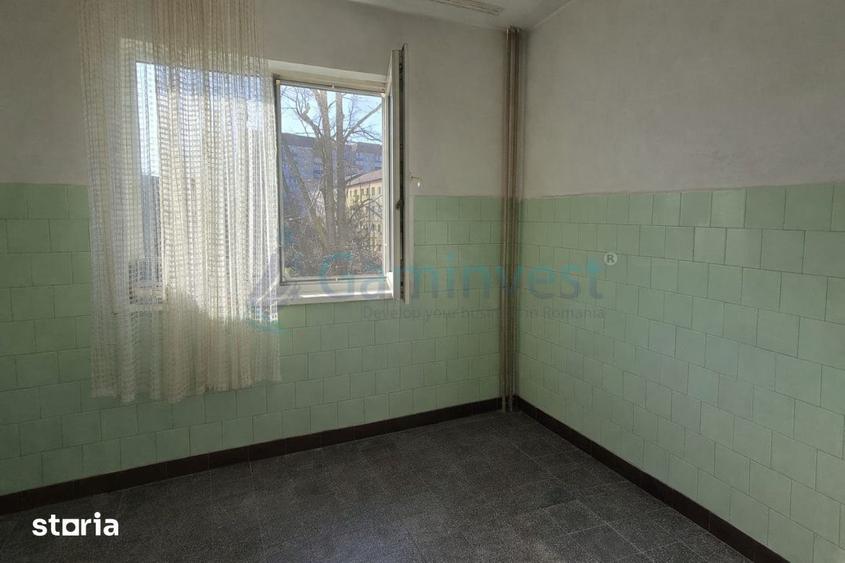Apartament cu 4 camere decomandat în Nufărul