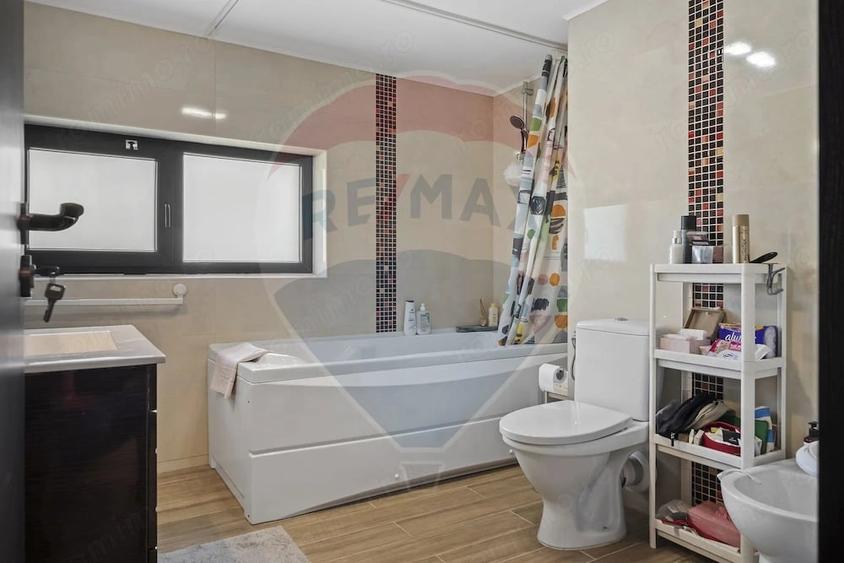 Casă cu 4 camere în Ghencea
