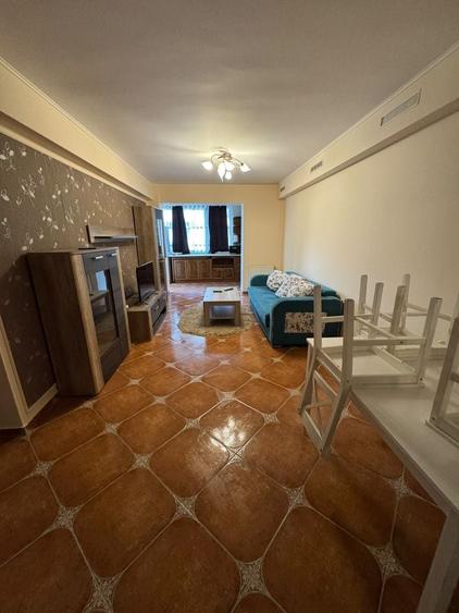 Apartament cu 3 camere decomandat în Florești