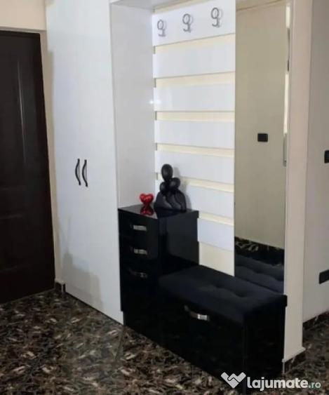 Apartament cu 3 camere decomandat în 1 Mai
