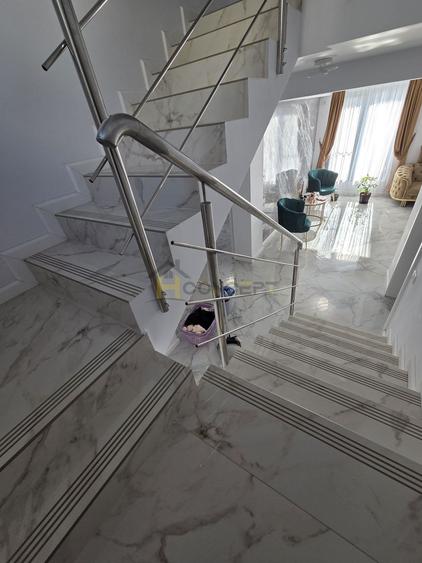 Casă individuală cu 5 camere cu Piscina în Sud
