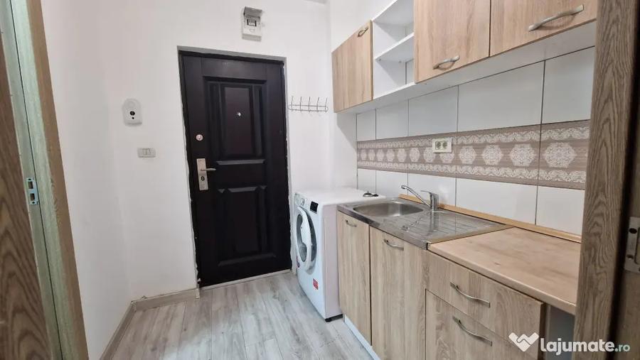 Garsonieră decomandată în UTA