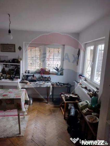 Casă cu 6 camere cu Teren 1000 Mp în Central