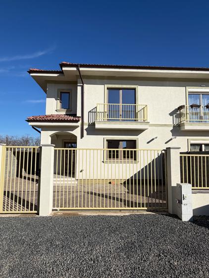 Casă cu 4 camere în Giroc
