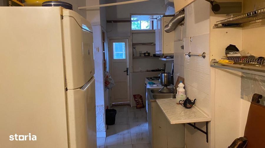 Apartament cu 3 camere semidecomandat în Centrul Civic