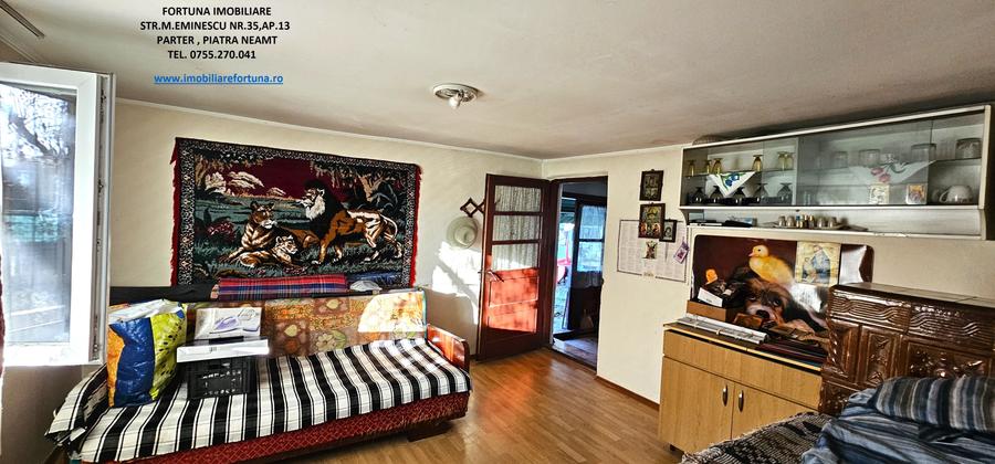 Casă cu 6 camere cu Teren 6329 Mp în Vest