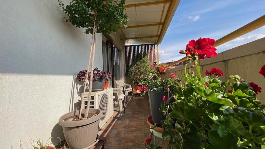 Apartament cu 3 camere semidecomandat, mobilat în Sisești