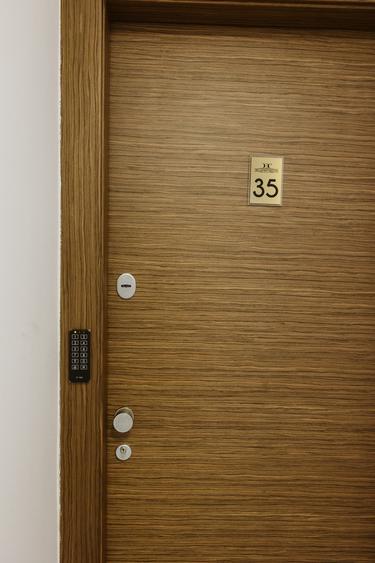 Penthouse cu 2 camere semidecomandat, mobilat în 13 Septembrie