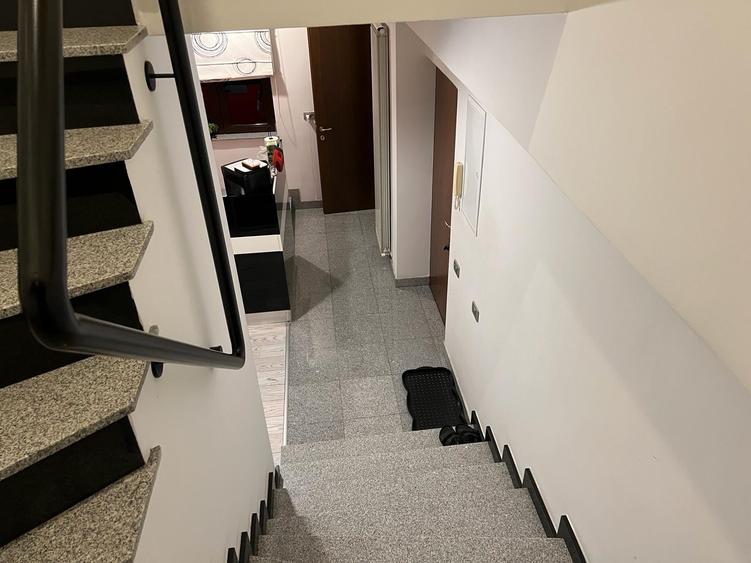 Apartament cu 4 camere decomandat în Vitan