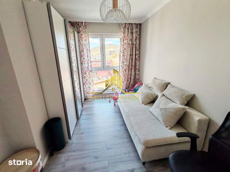 Apartament cu 3 camere semidecomandat, mobilat în Florești