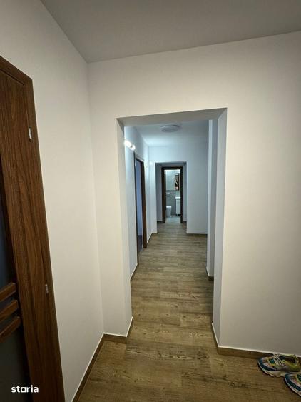 Apartament cu 3 camere decomandat în Podu Roș