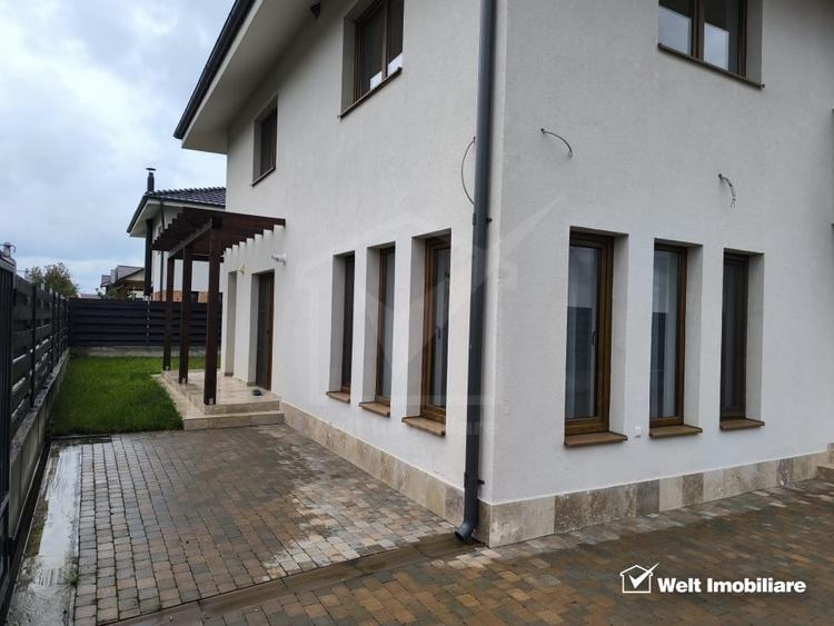 Casă individuală cu 5 camere cu Canalizare în Apahida