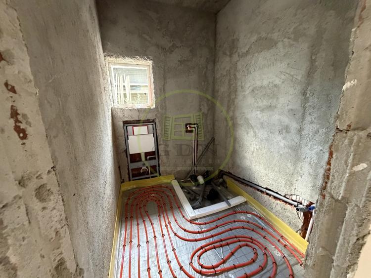Casă individuală cu 5 camere cu Canalizare în Preajba