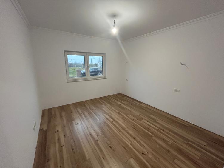Casă individuală cu 4 camere cu Teren 523 Mp în Moșnița Veche