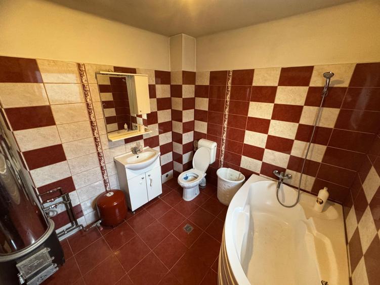 Casă cu 4 camere cu Teren 400 Mp în Huedin