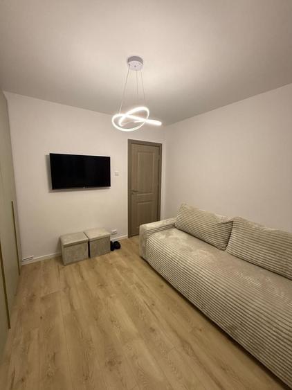 Apartament cu 3 camere semidecomandat în Zorilor