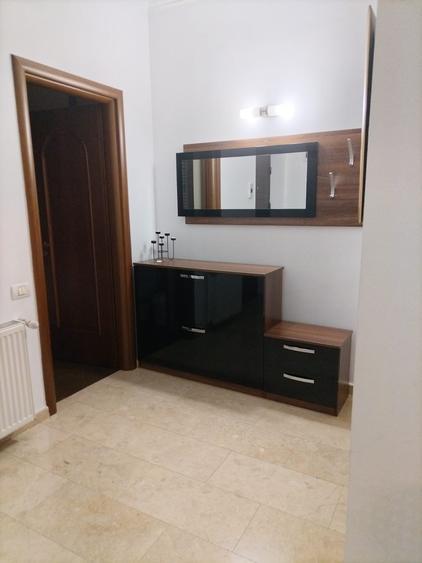 Apartament cu 3 camere semidecomandat în Bucureștii Noi