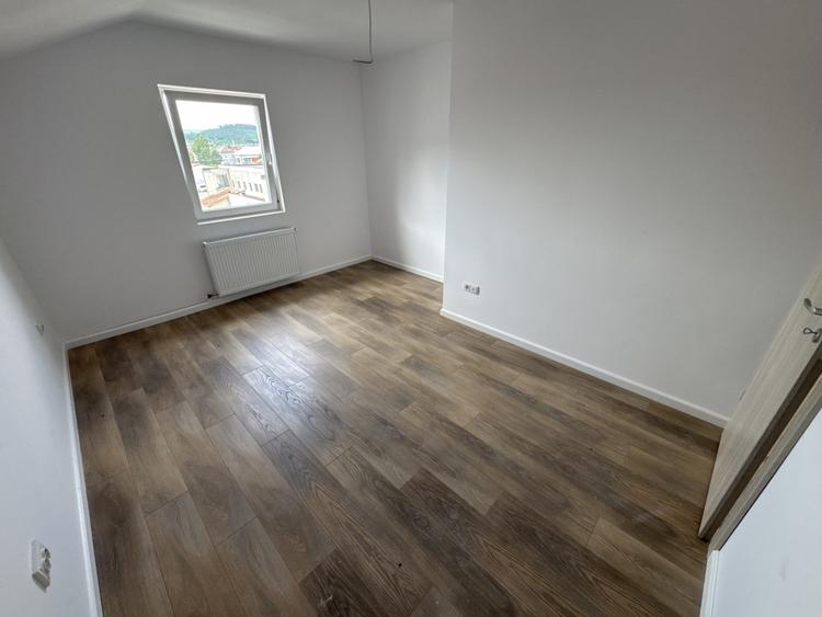 Apartament cu 3 camere decomandat în Sud
