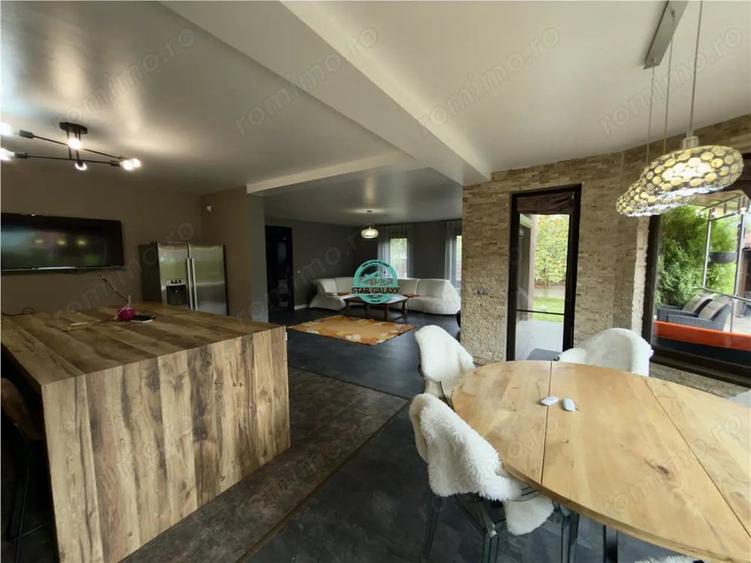 Apartament cu 4 camere decomandat în Central