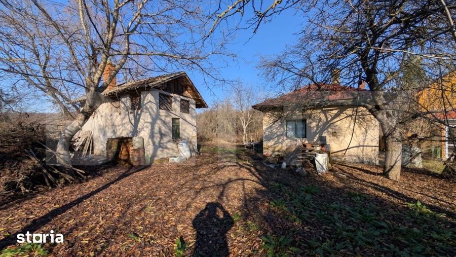 Casă cu 2 camere cu Teren 2000 Mp în Crângurile