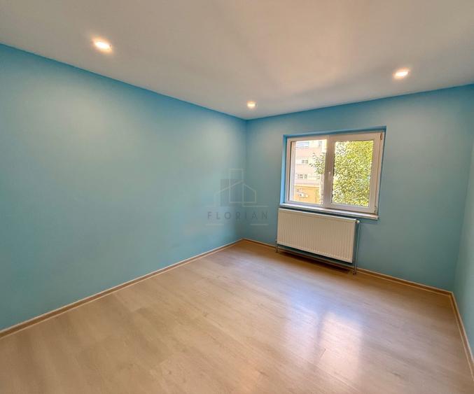 Apartament cu 3 camere semidecomandat în Aradului