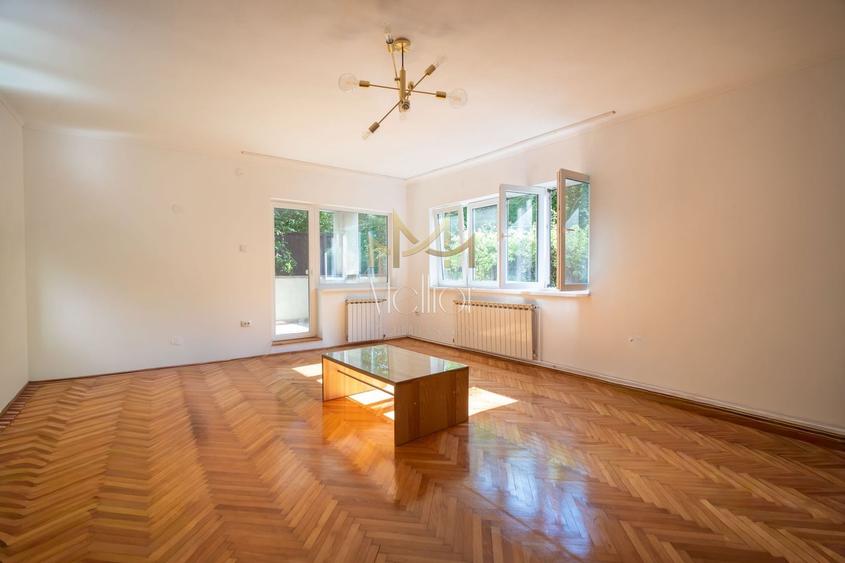Apartament cu 4 camere decomandat în Andrei Mureșanu
