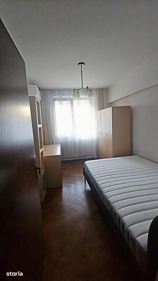 Apartament cu 3 camere decomandat în Tei