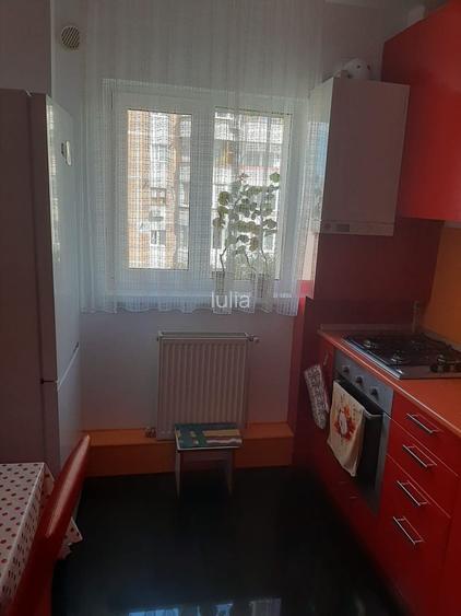 Inchiriez apartament