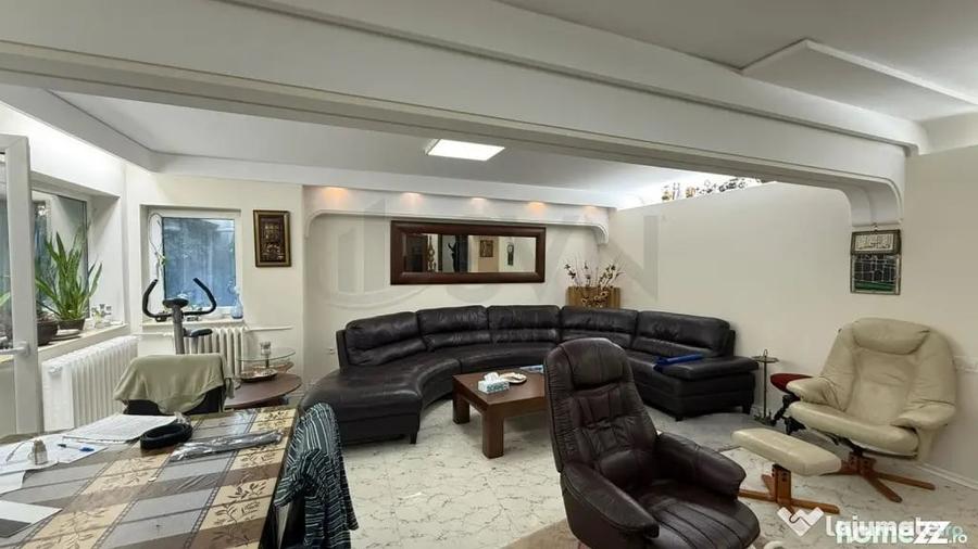 Apartament cu 5 camere decomandat în Unirii