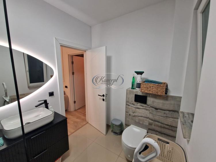 Apartament cu 3 camere semidecomandat, mobilat în Florești